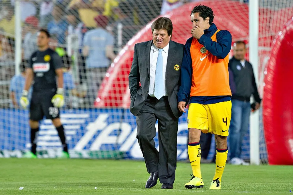 Miguel Herrera y Efraín Juárez en América (Imago7)