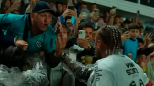 Neymar se cruzó con un aficionado de Santos