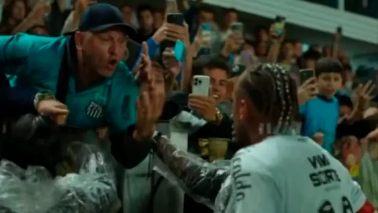 Neymar se cruzó con un aficionado de Santos