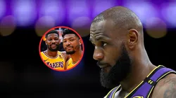 Deandre Ayton, Marcus Smart y LeBron James.