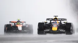 Coches de McLaren y Red Bull bajo la lluvia de Silverstone 2025