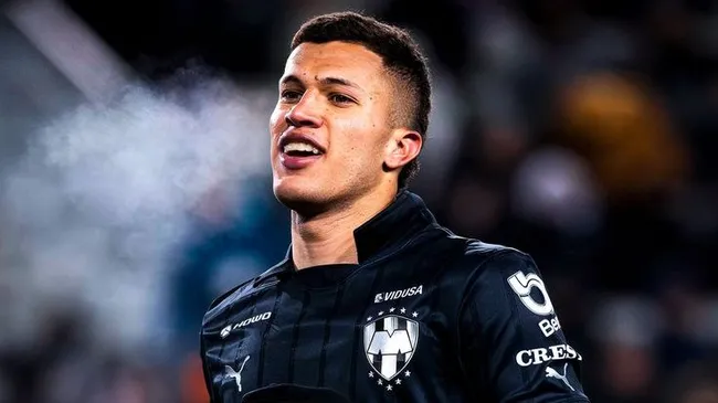 Nelson Deossa, apuntado por la afición y la prensa.