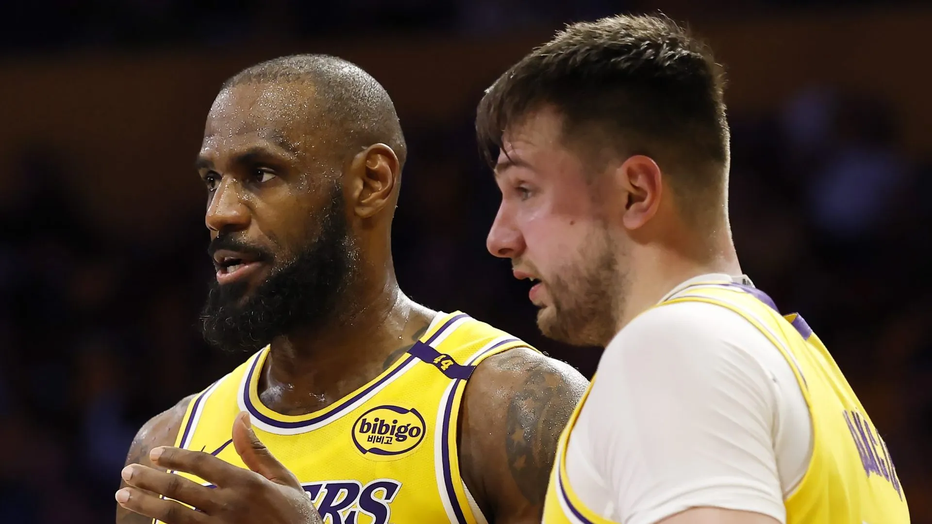 LeBron James y Luka Doncic (Getty Images)