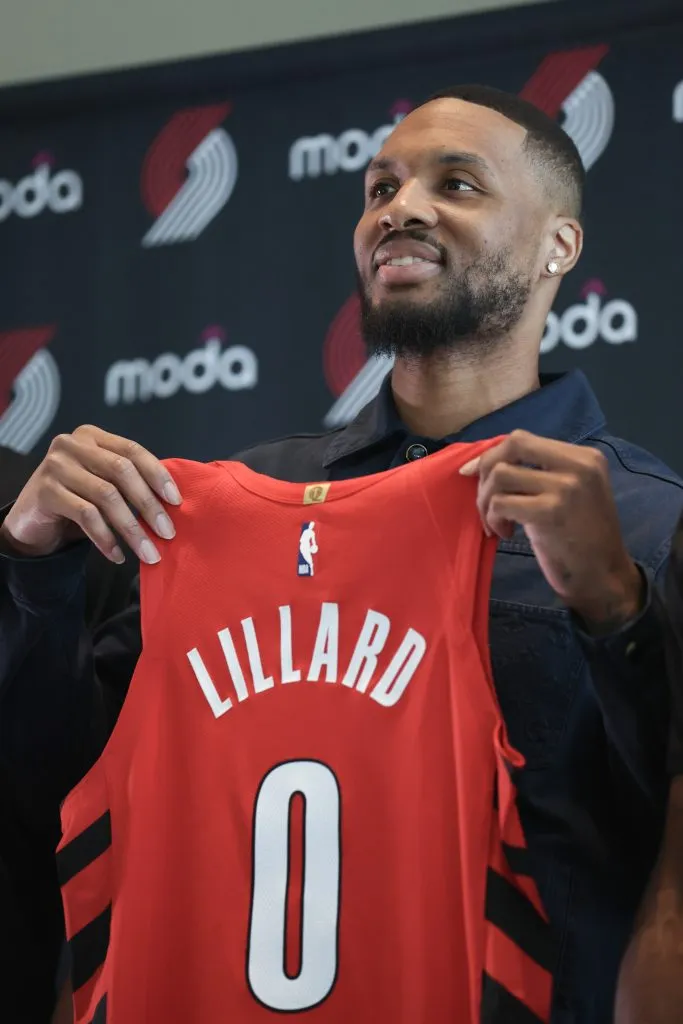 Damian Lillard en su presentación en Portland Trail Blazers (GETTY IMAGES)