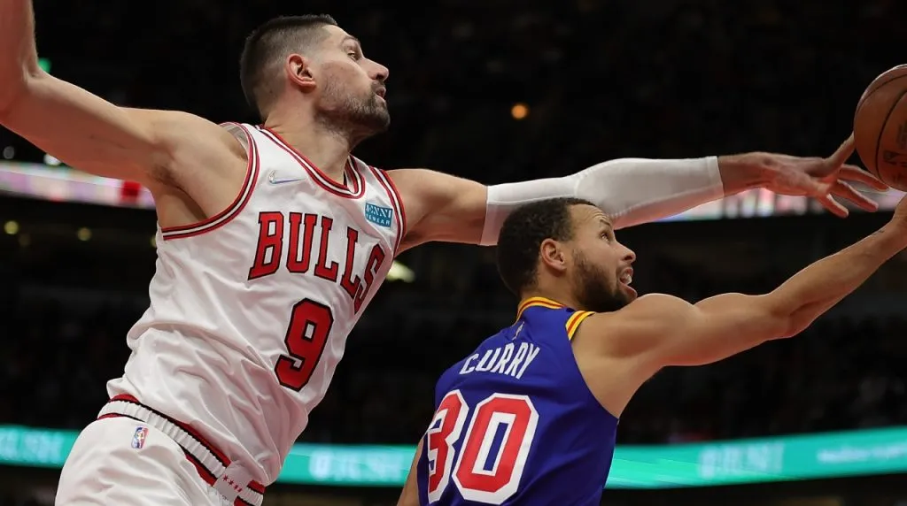 Nikola Vucevic y Stephen Curry. (Foto: Getty Images)