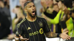 Denis Bouanga, afuera del equipo contra Mazatlán.