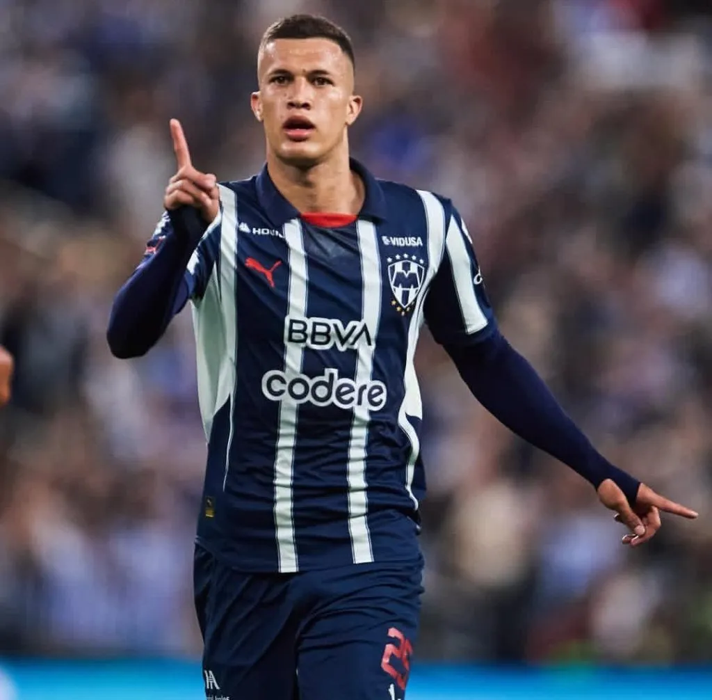 Nelson Deossa se va de Rayados sin jugar 30 partidos.