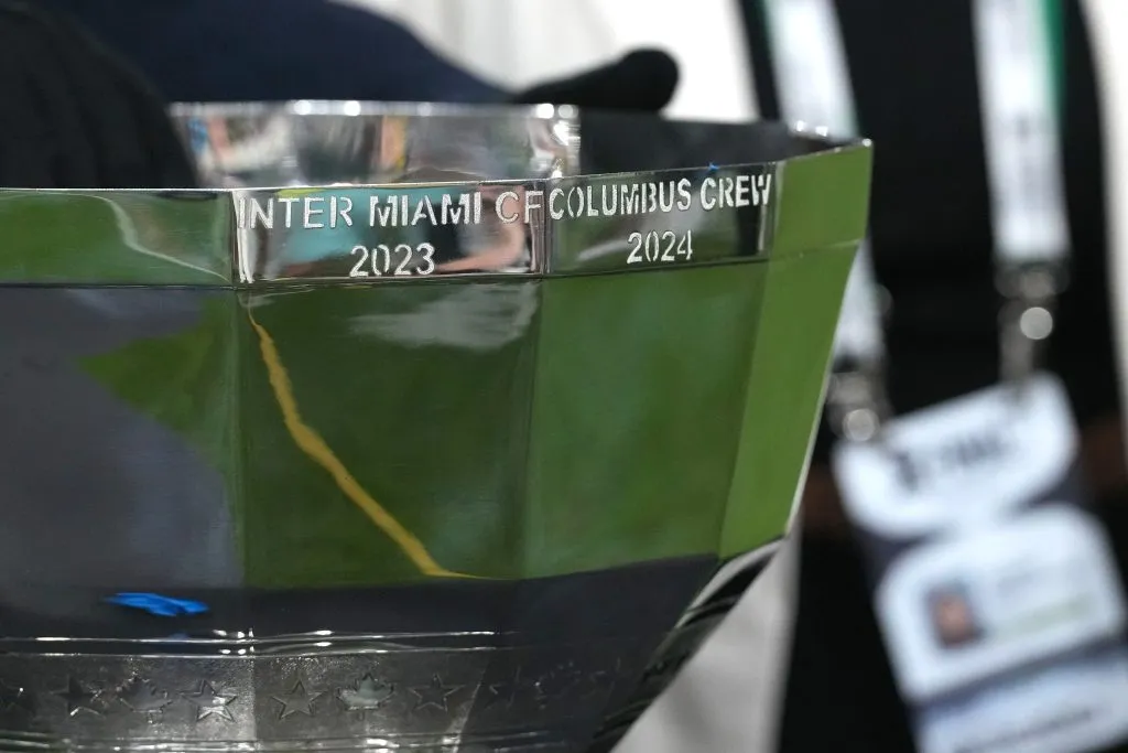 El trofeo espera por el campeón de la edición ’25 [Foto: Getty]