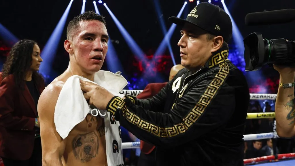 Oscar Valdez decidió dejar de entrenar con Eddy Reynoso. (GETTY IMAGES)