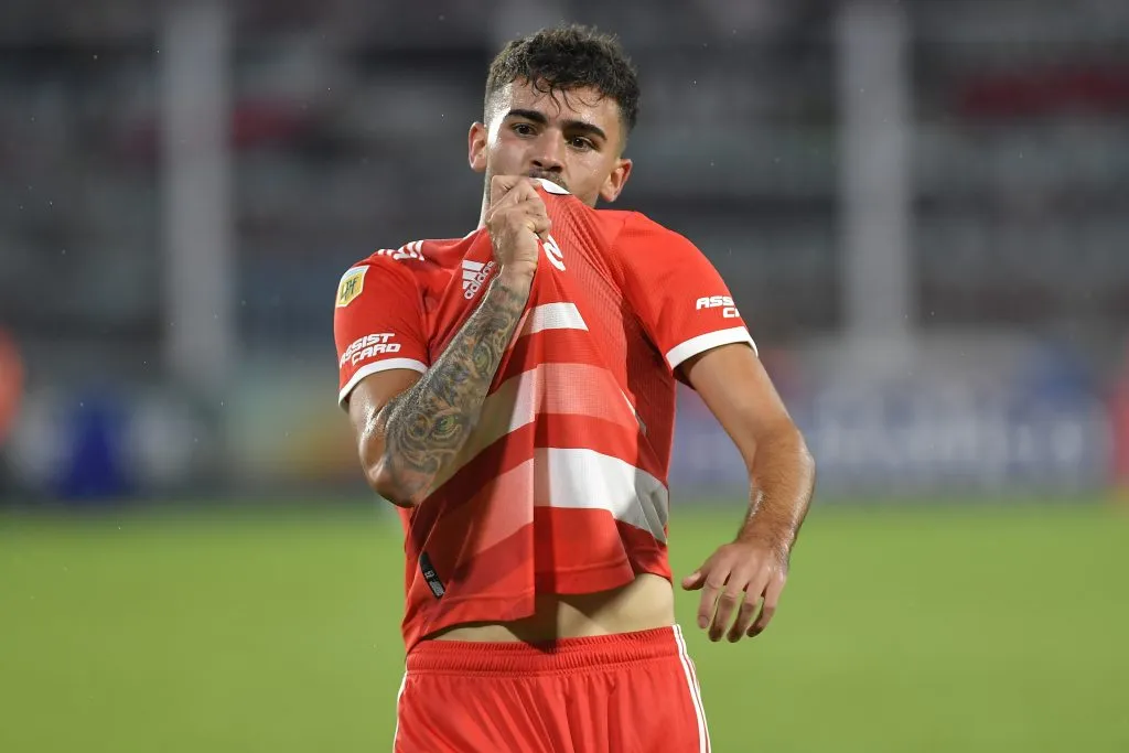 Santiago Simón, vestido de rojo con la camiseta de River [Foto: Getty]