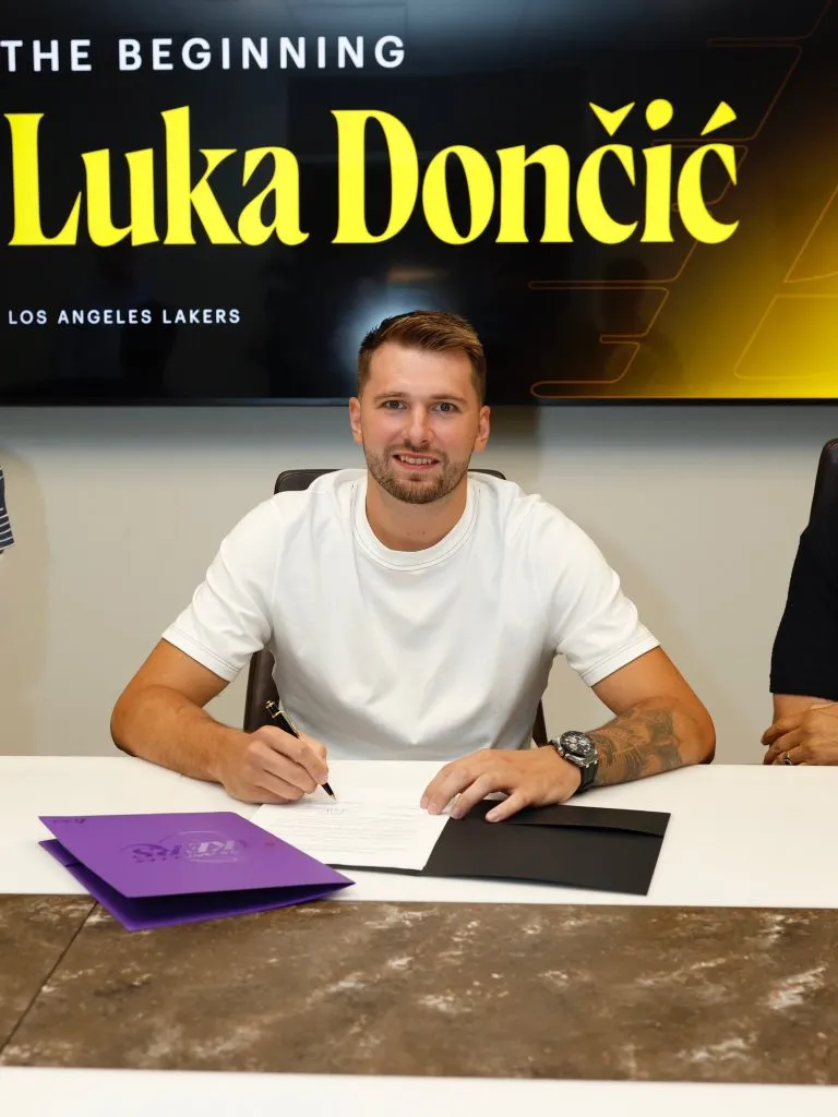 La foto con la que Luka Doncic anunció la renovación con Lakers (@luka7doncic)