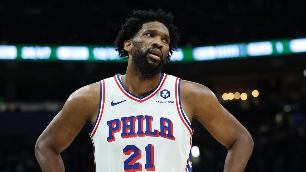 Joel Embiid espera poder tener continuidad en la próxima temporada de la NBA. (GETTY IMAGES)