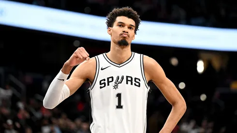 Victor Wembanyama con el jersey de San Antonio Spurs
