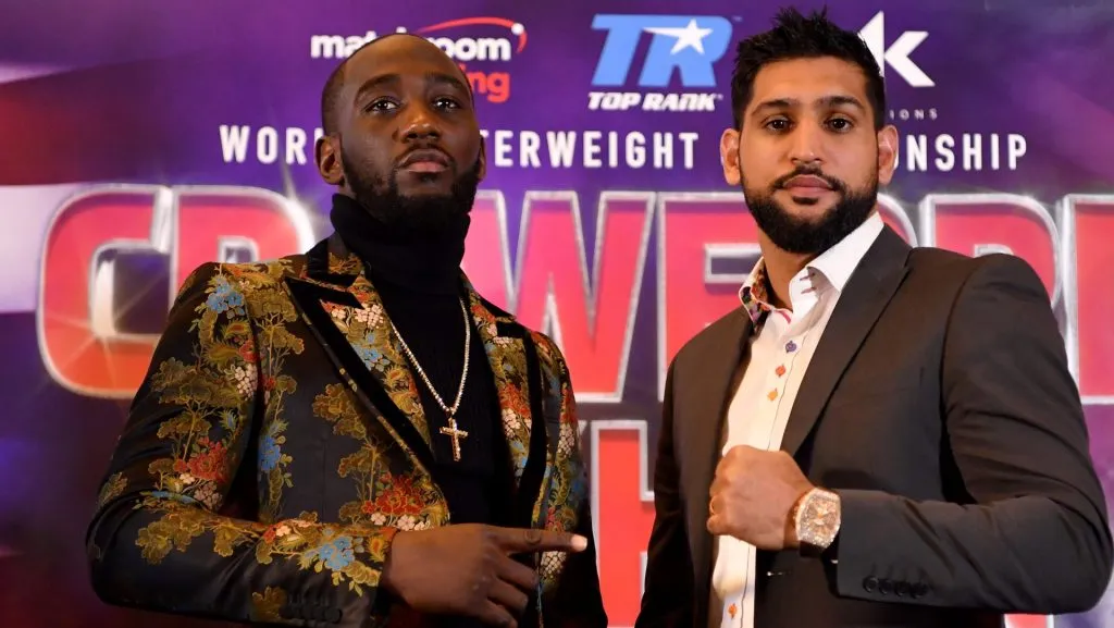Terence Crawford y Amir Khan compartieron el cuadrilátero en 2019. (GETTY IMAGES)