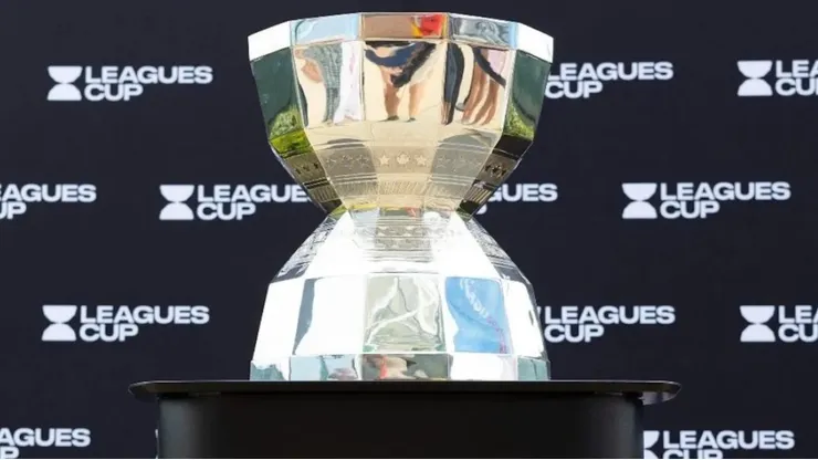 El trofeo que conquistará el campeón del torneo.