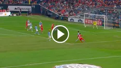 Helinho y un gesto digno de un jugador de 15 millones.