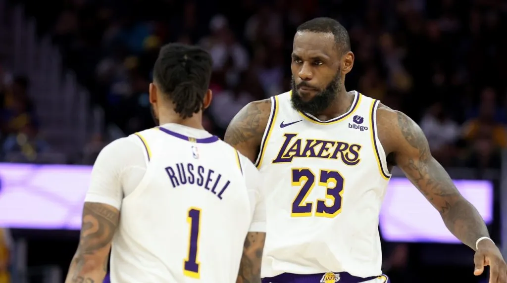 D’Angelo Russell y LeBron James. (Foto: Getty Images)