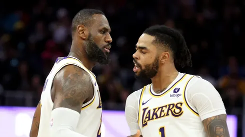 LeBron James y D'Angelo Russell.