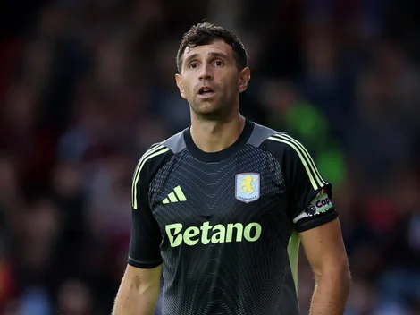 El rechazo a la nominación de Emiliano Martínez como mejor portero del mundo: "Sigue viviendo del Mundial
