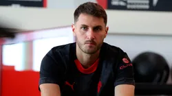 Santiago Giménez volvió a entrenar con Milan