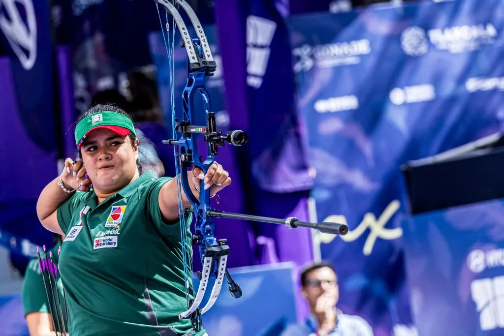 Andrea Becerra le dio la primera medalla a México junto a Sebastián García (Getty)
