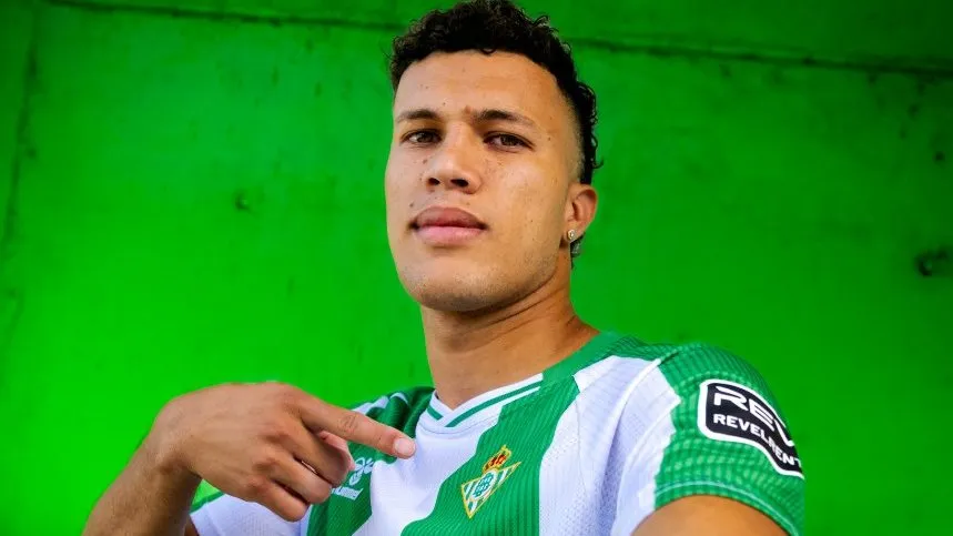 Nelson Deossa ya fue presentado en Betis.