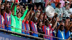 Crystal Palace celebra con el trofeo de la Community Shield