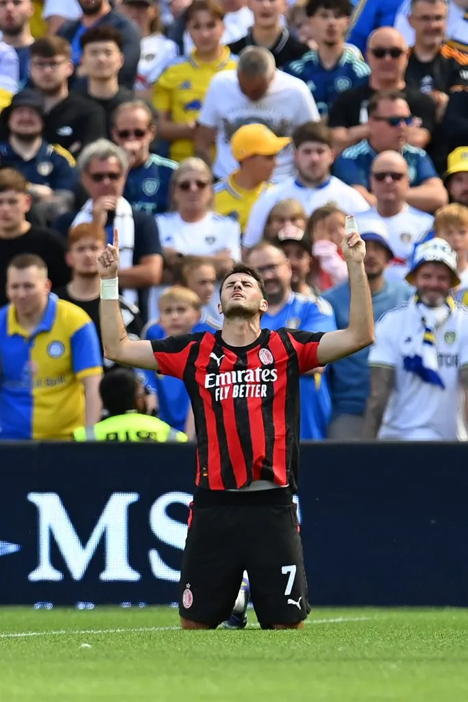 Santiago Giménez celebra su gol ante Leeds (GETTY IMAGES)