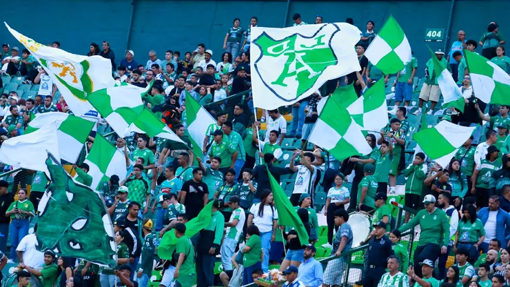 Afición del León estalla tras una nueva derrota
