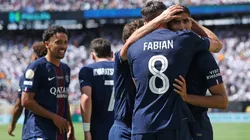 Los jugadores de PSG, a puro abrazo.