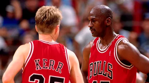 Steve Kerr junto a Michael Jordan en Chicago Bulls