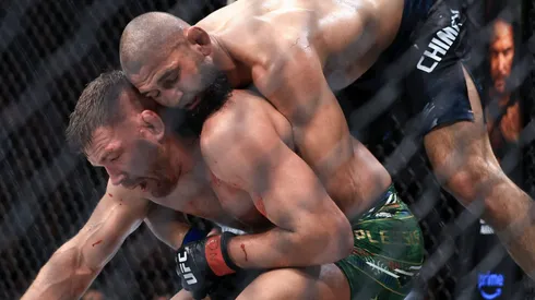 Khamzat Chimaev obtuvo una victoria contundente ante Dricus Du Plessis.