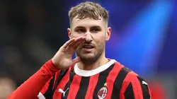 Santiago Giménez en Milan