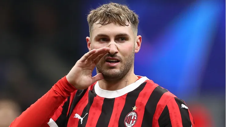 Santiago Giménez en Milan