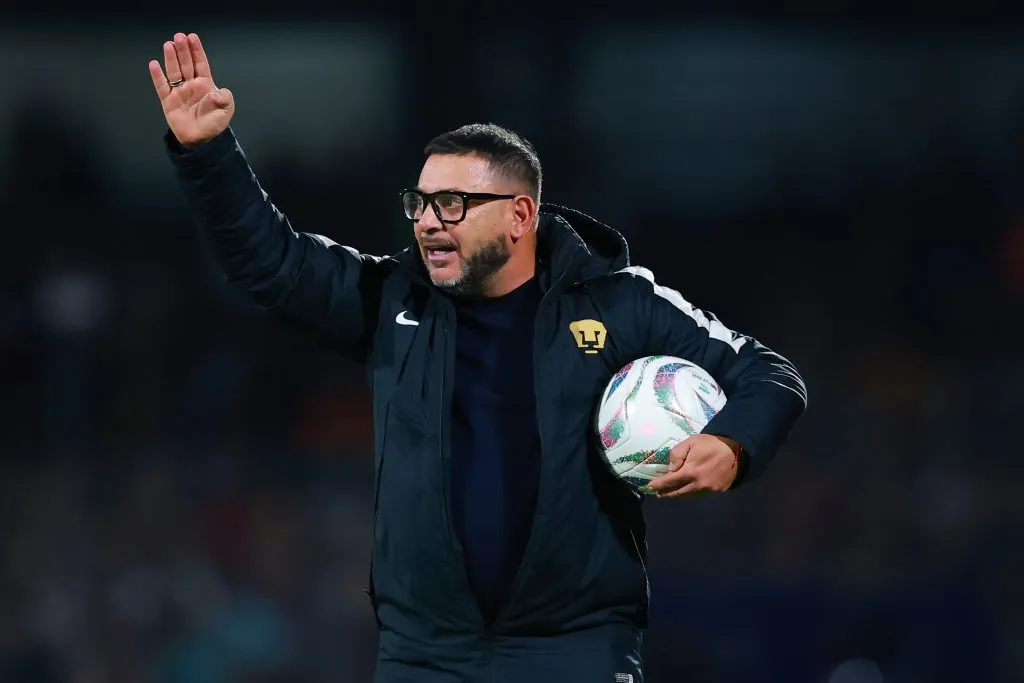 Antonio Mohamed contó con una plantilla valuada en aproximadamente 51,16 millones de dólares durante su estadía en Pumas UNAM. (Getty Images)