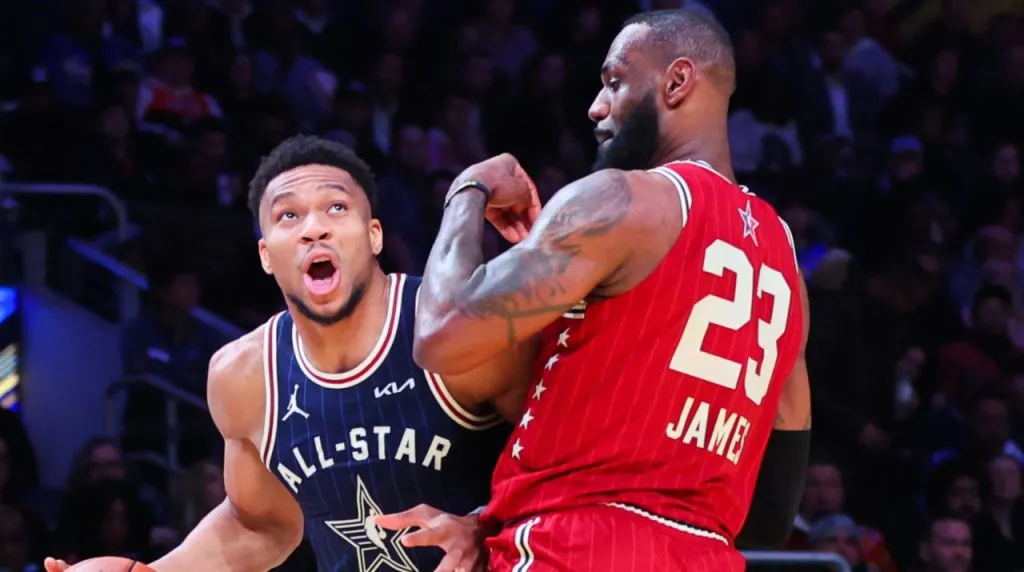 Giannis Antetokounmpo y LeBron James. (Foto: Getty Images)