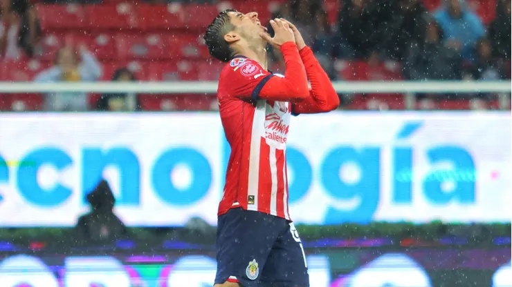En enero del 2015 Chivas lo fichó a cambio de 6.5 millones de dólares.