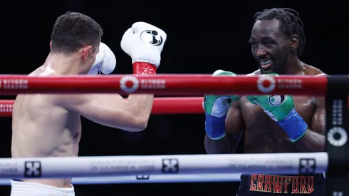 Israil Madrimov reconoció que Terence Crawford puede derrotar a Canelo Álvarez.