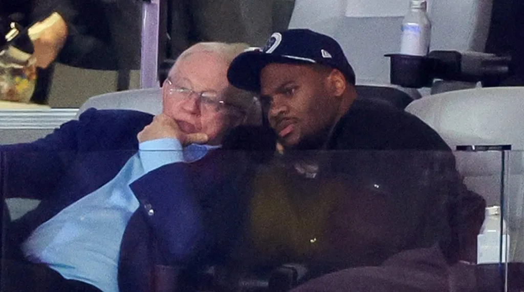 Jerry Jones y Micah Parsons. (Foto: Getty Images)