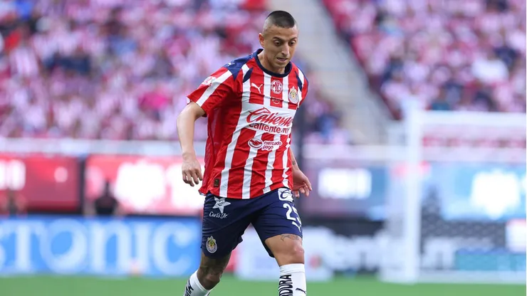 Roberto Alvarado no aparece en el once titular.