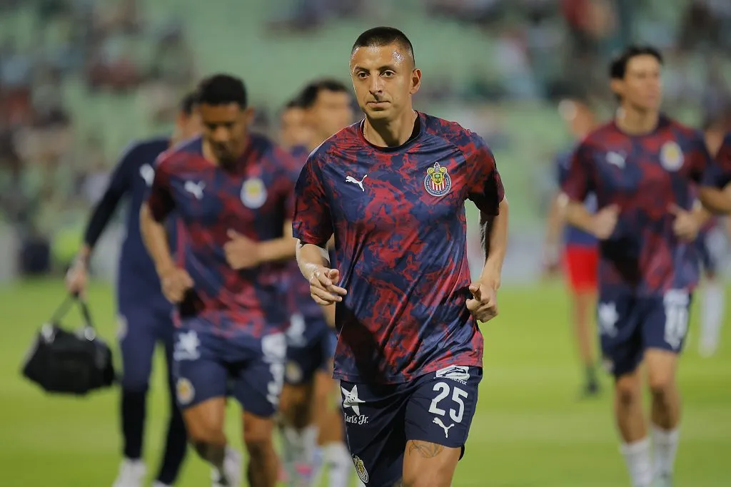 Roberto Alvarado aguardará en el banquillo ante Xolos [Foto: Getty]