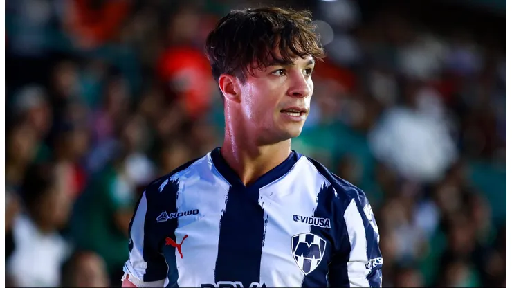Oliver Torres, al banco de suplentes ante Necaxa.