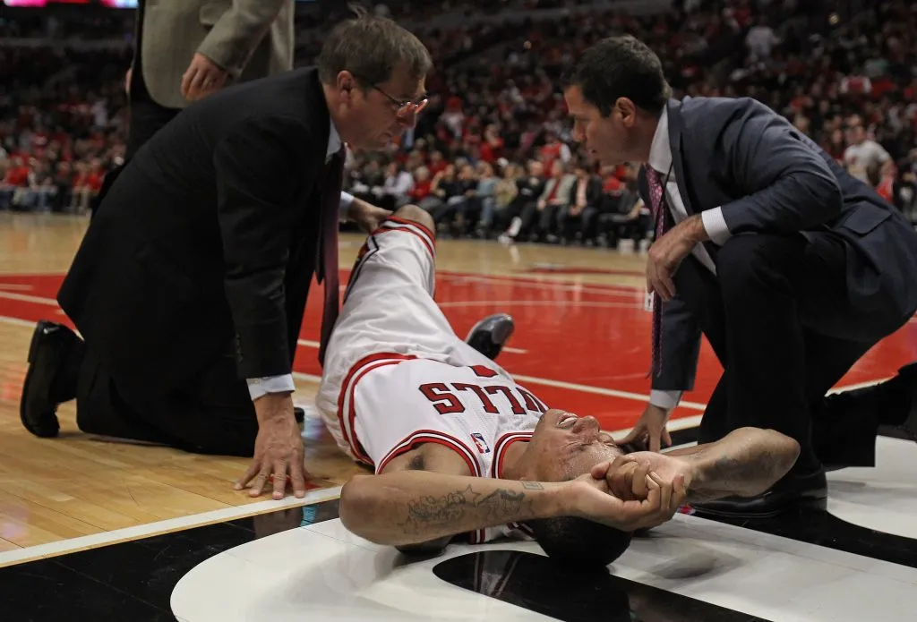El momento de la grave lesión de Derrick Rose con Chicago Bulls (GETTY IMAGES)
