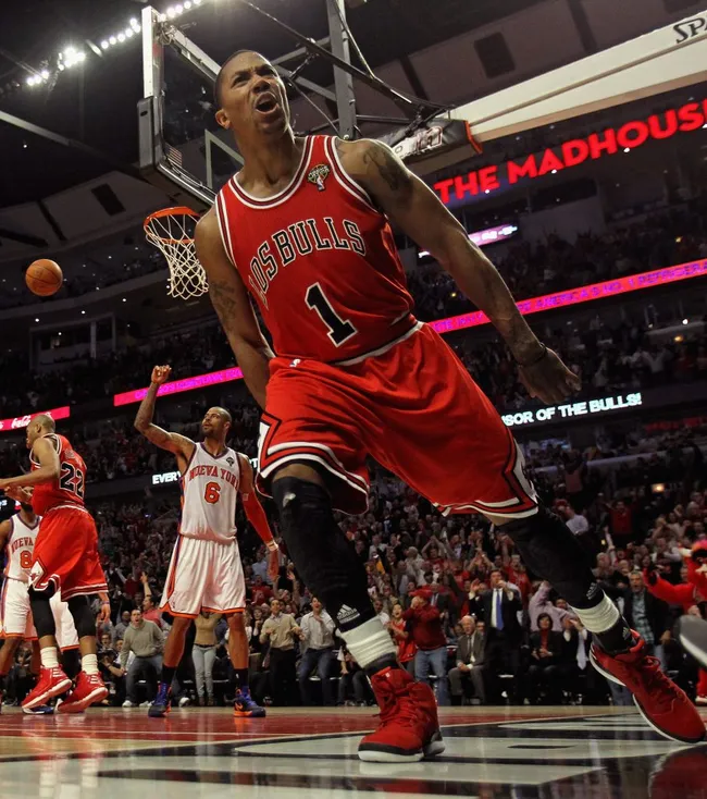 Derrick Rose celebrando un punto (GETTY IMAGES)