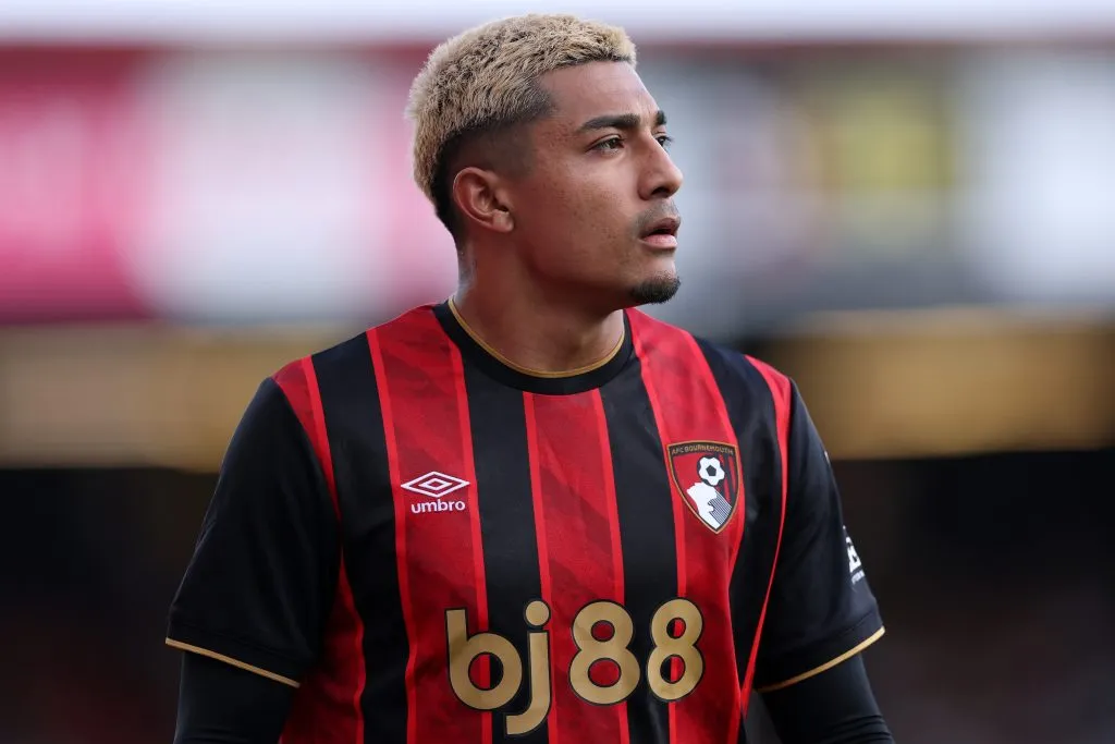 Sevilla estaría interesado en sumar a Julián Araujo en calidad de cedido desde Bournemouth. (Getty Images)