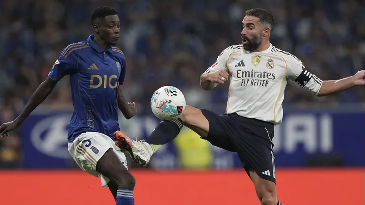 Real Madrid no pudo vestir todo de blanco como es usual cuando juega con el uniforme titular