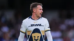 El momento exacto en el que el mediocentro Aaron Ramsey debutó con la playera de Pumas UNAM