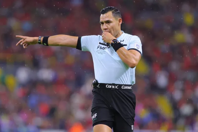 Marco Antonio Ortiz le pitó siete penales a favor al América en los últimos seis partidos. (Imago7)