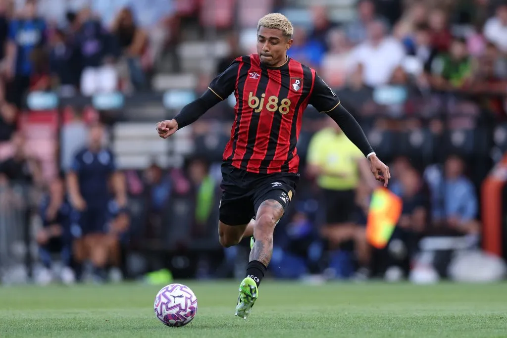 Julián Araujo, tendencia en redes pero no por un buen día [foto: Getty]