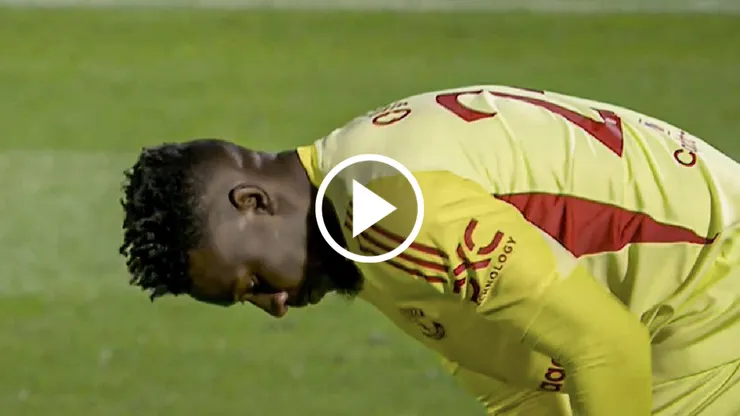 André Onana, señalado por su error en la derrota parcial del Manchester United ante Grimsby Town.